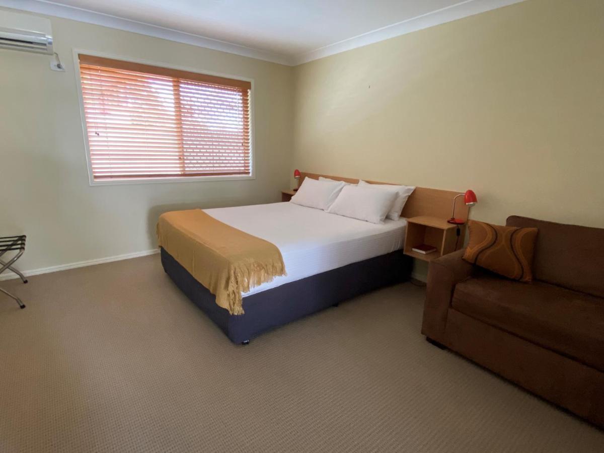 Country Roads Motor Inn Gayndah Exterior photo
