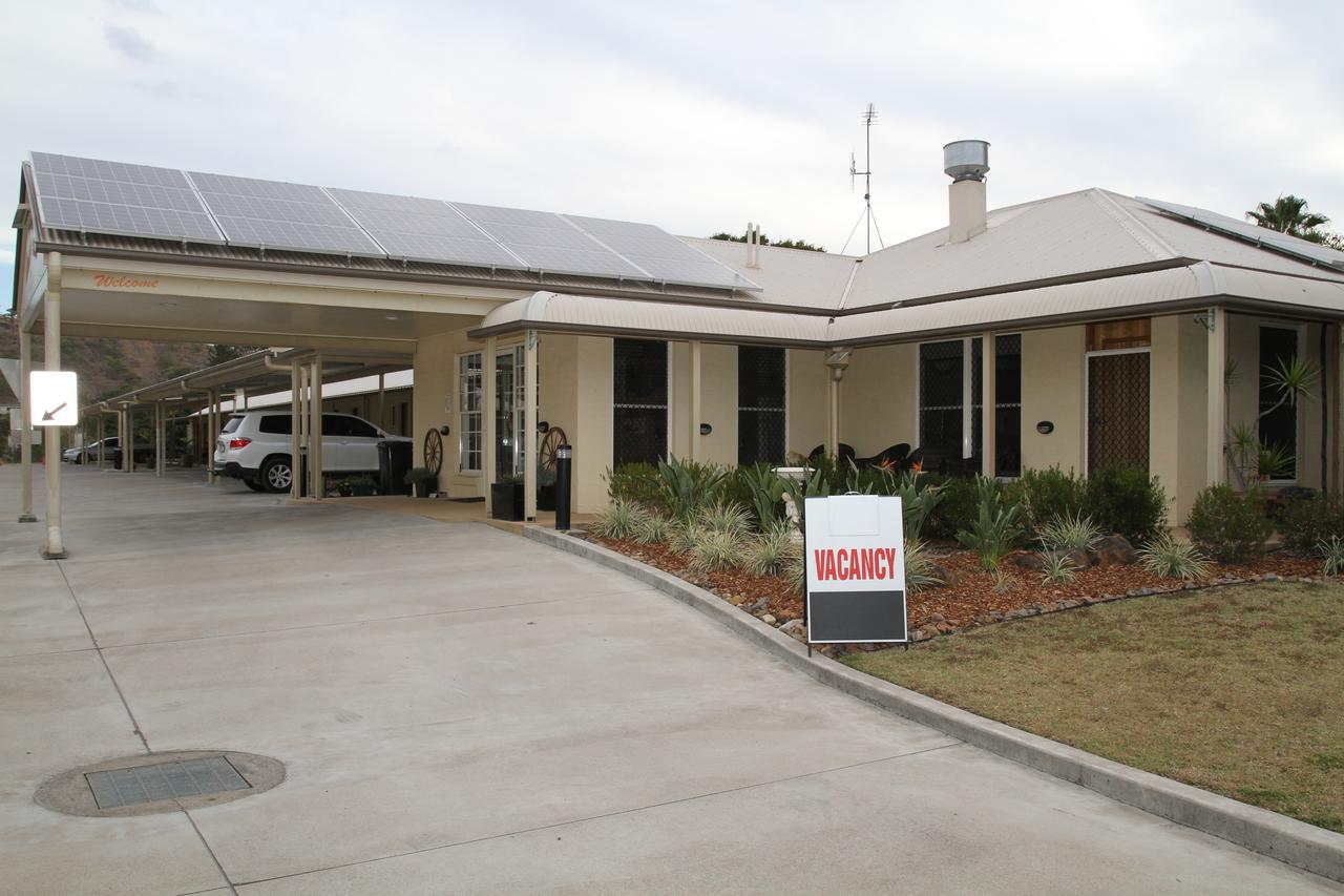 Country Roads Motor Inn Gayndah Exterior photo